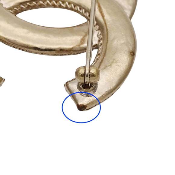 CHANEL Gold Brooch - Picture 8 of 10